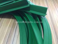 식품 산업을 위한 직업적인 백색/녹색 PVC 클리트 치마 튼튼한 PVC 컨베이어 벨트