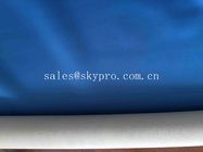 파란 나일론 스판덱스 폴리에스테로 돋을새김되는 다채로운 매끄러운 내오프렌 직물 목록 하나 측