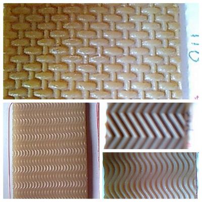 Durable Natural Crepe Rubber Soling Sheet with Reed Mat Pattern 600mmx1400mm Size and 75-80 Shore A Hardness