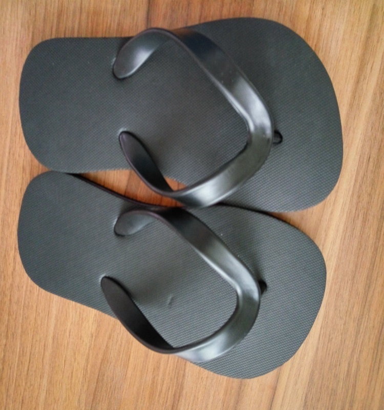 Custom Printed 15mm Thick PVC Beach Sole Flip Flop Sandals with Adjustable Sizes for Outdoor Use